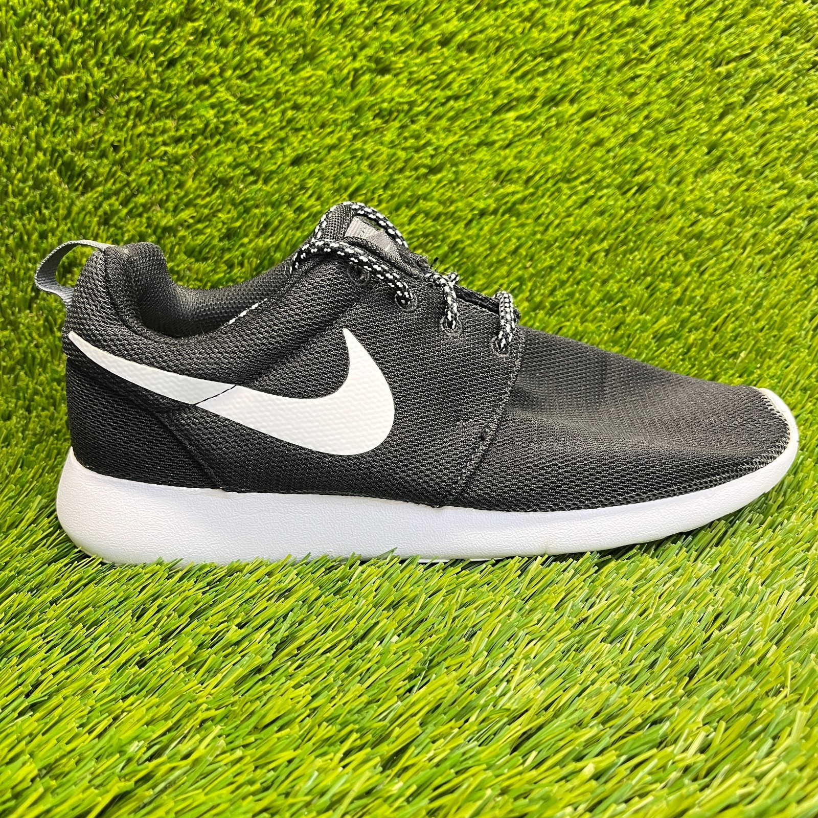 Nike Roshe One Womens Size 7.5 Black Athletic Running Walking Shoes Sneakers