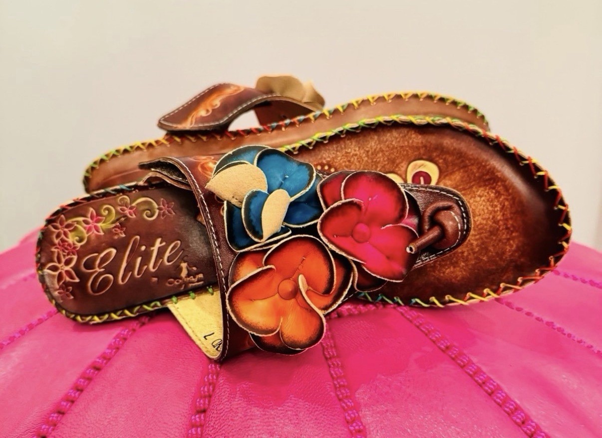 Elite By Corkys Size 7 Women’s Leather Flower Sandals. NWOB
