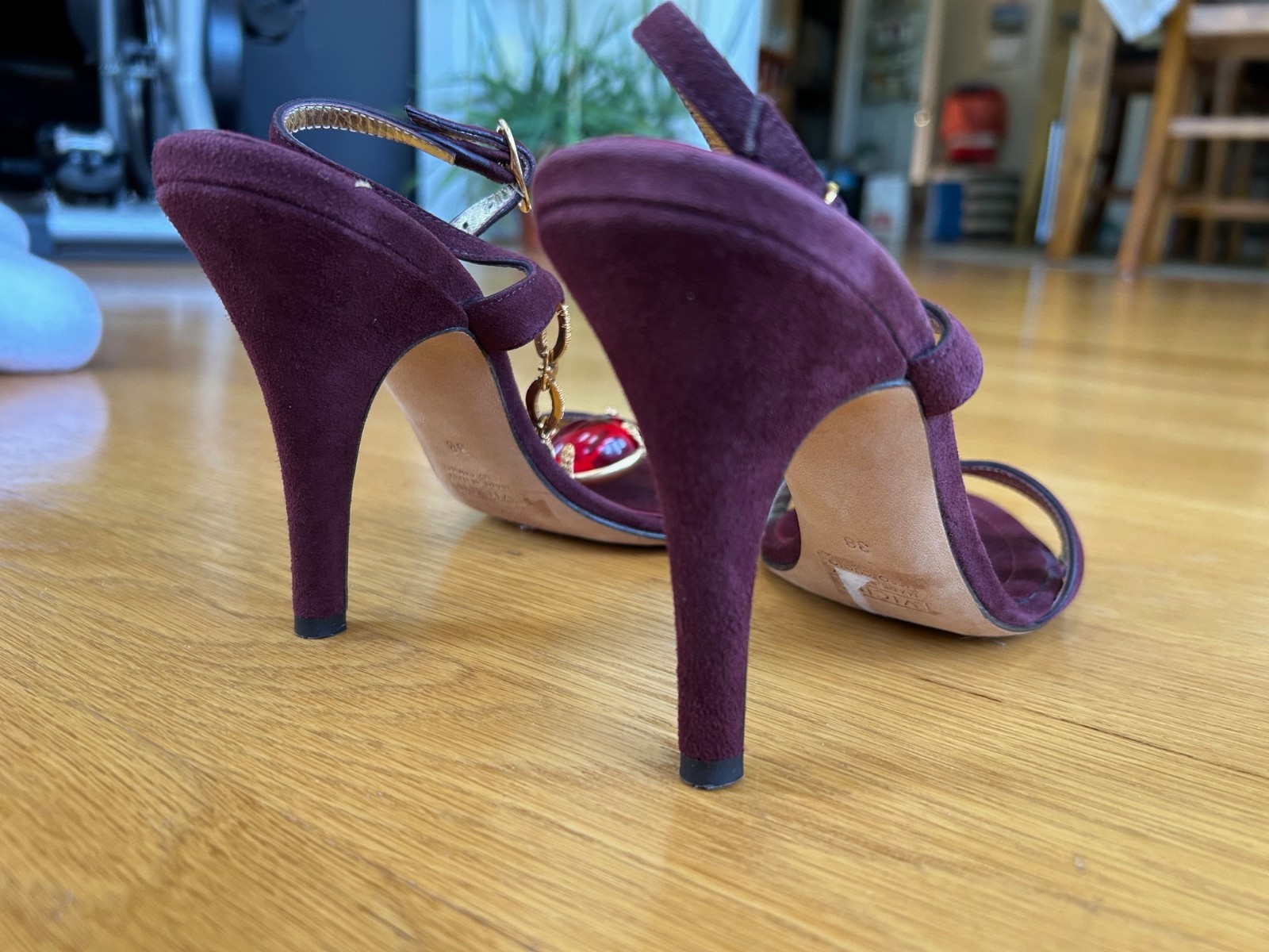 GIUSEPPE ZANOTTI Burgundy Suede Gold Chain &Red Jewel T-Strap Sandals IT 38 Good