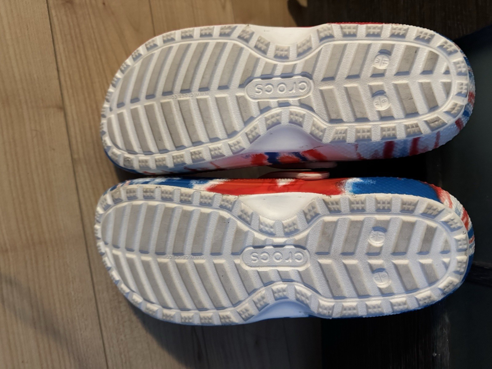 Crocs Classic Lined Tie Dye Clogs, Independence Day, Red White and Blue M-9 W 11
