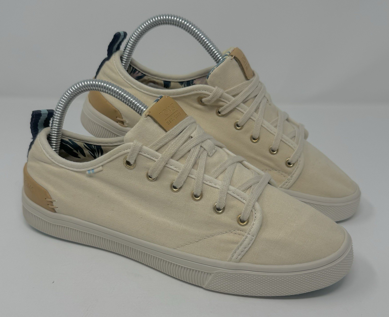 Size 7.5 – Tom’s trvl lite Women Canvas Beige Walking Lightweight Casual Daily
