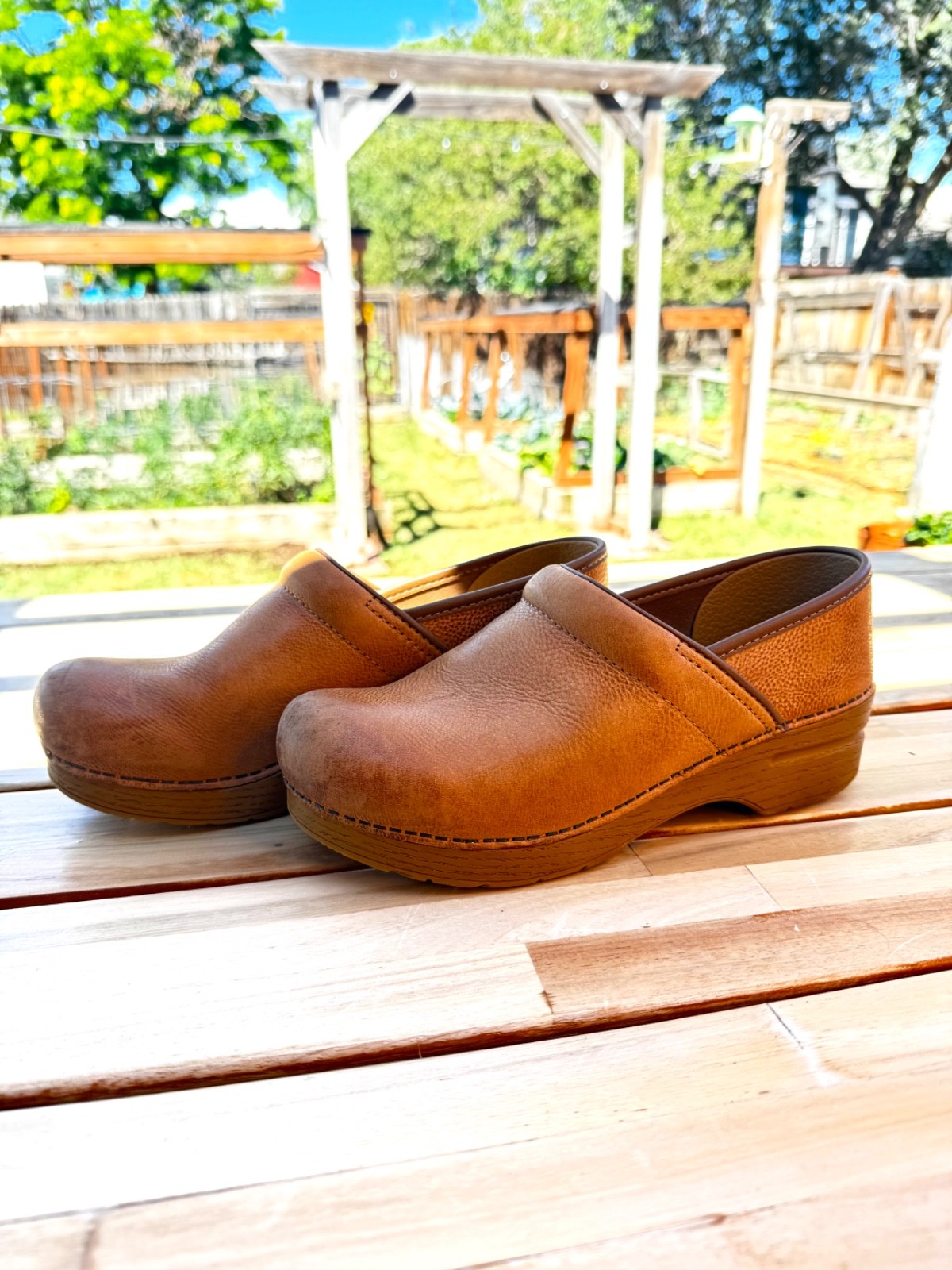 DANSKO PROFESSIONAL HONEY DISTRESSED CLOGS 306-581464 WOMEN EU 39 US 8.5-9