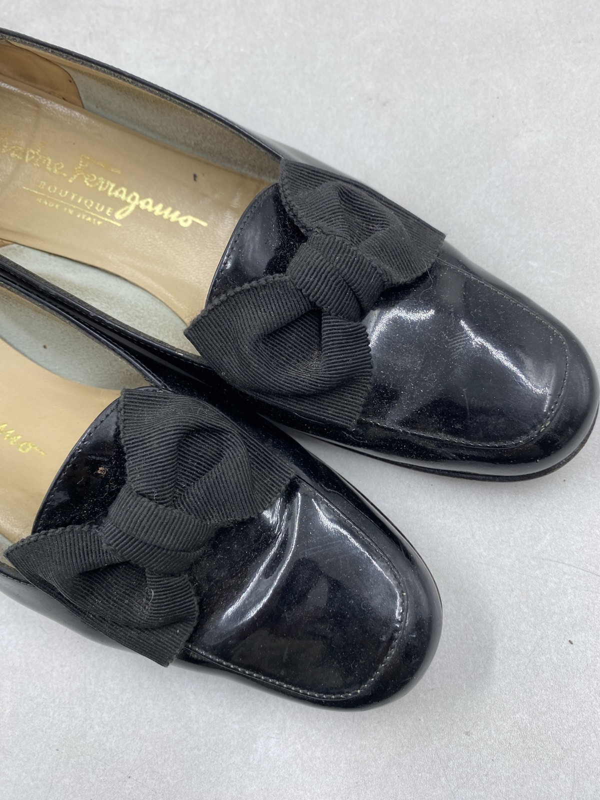 Salvatore Ferragamo Black Patent Leather Grosgrain Bow Pumps COA Size 8 2A