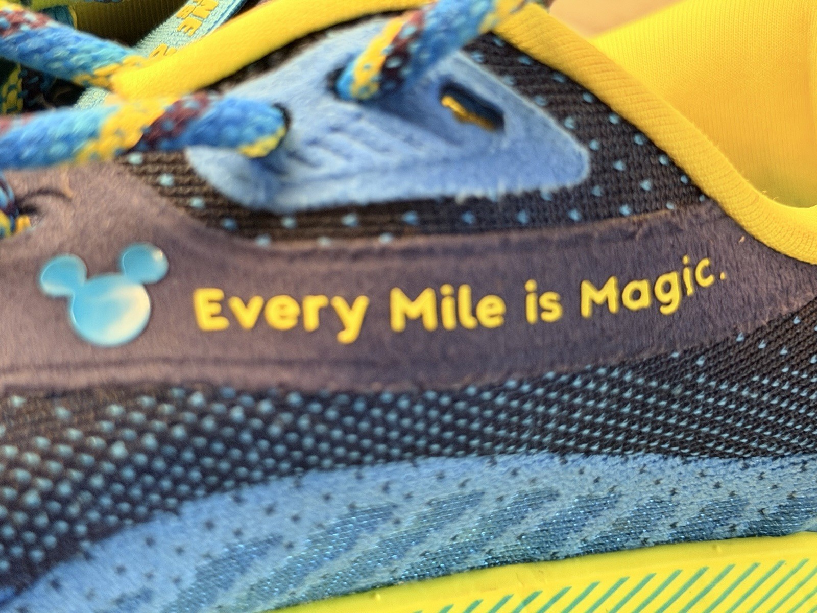 Brooks Adrenaline GTS 24 RunDisney Women’s Size 9.5 B Mickey Mouse