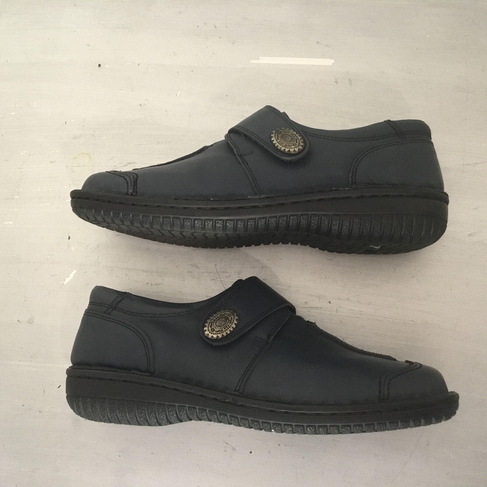 Volks Walkers Koeln Slip-On Navy leather loafers Hand Size 41 Eur (10/10.5 US )