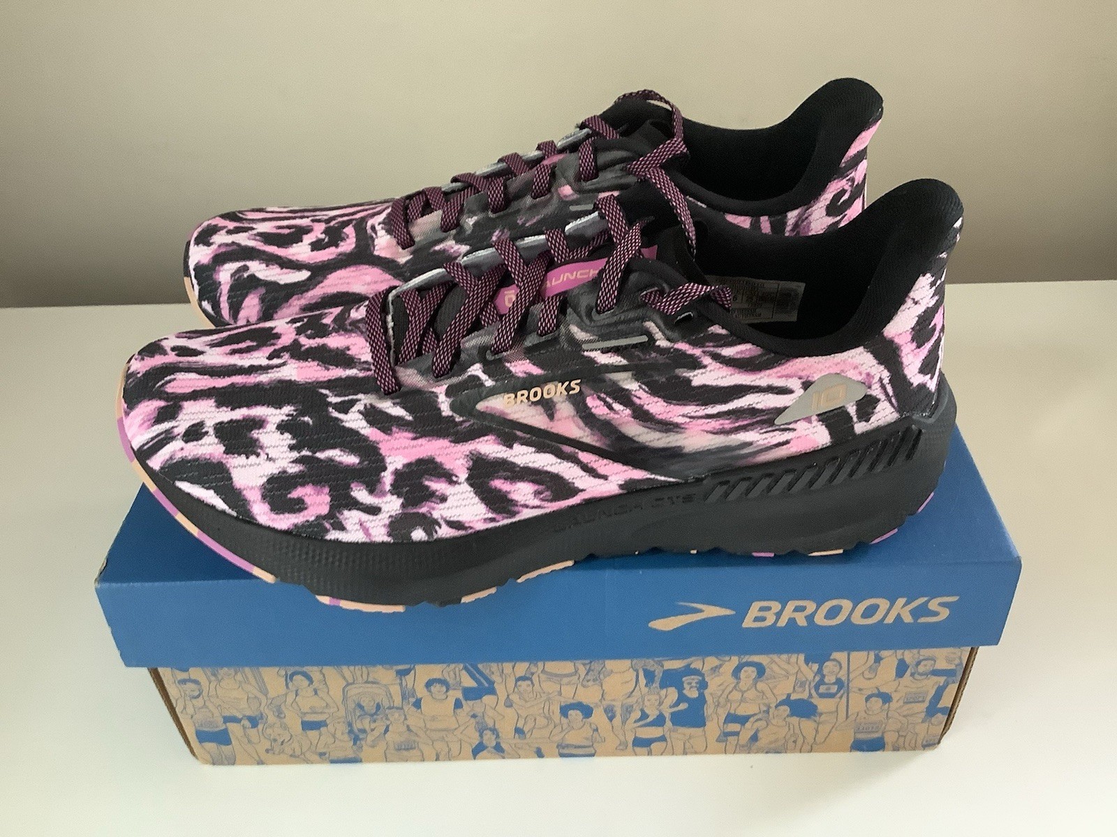 NEW Brooks Launch 10 GTS Run Wild Limited Edition Women’s Running Shoes – Sz 8