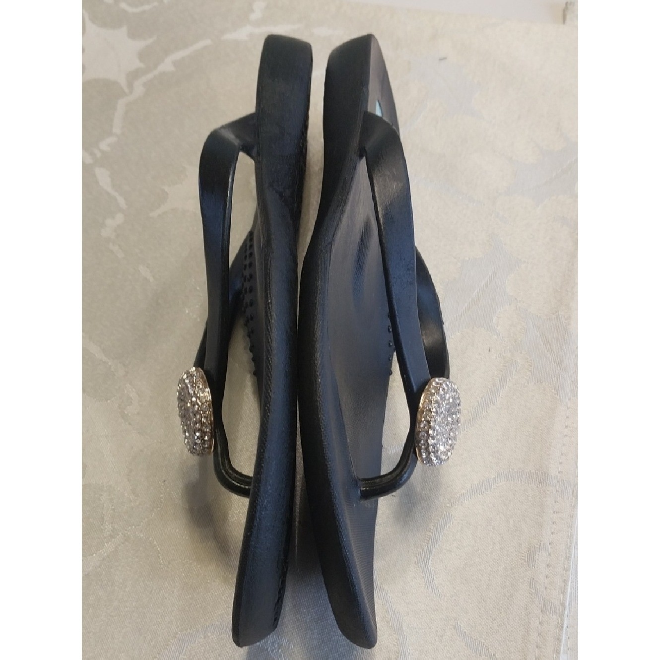 Oka-B NWOT Women’s Rhinestone Jewel Flip Flop Sandals Size 10 Black Arch Support