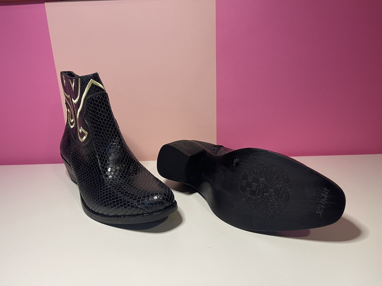Vince Camuto Calina Black Leather Solid Snake Print Ankle Booties Sz 7M Western
