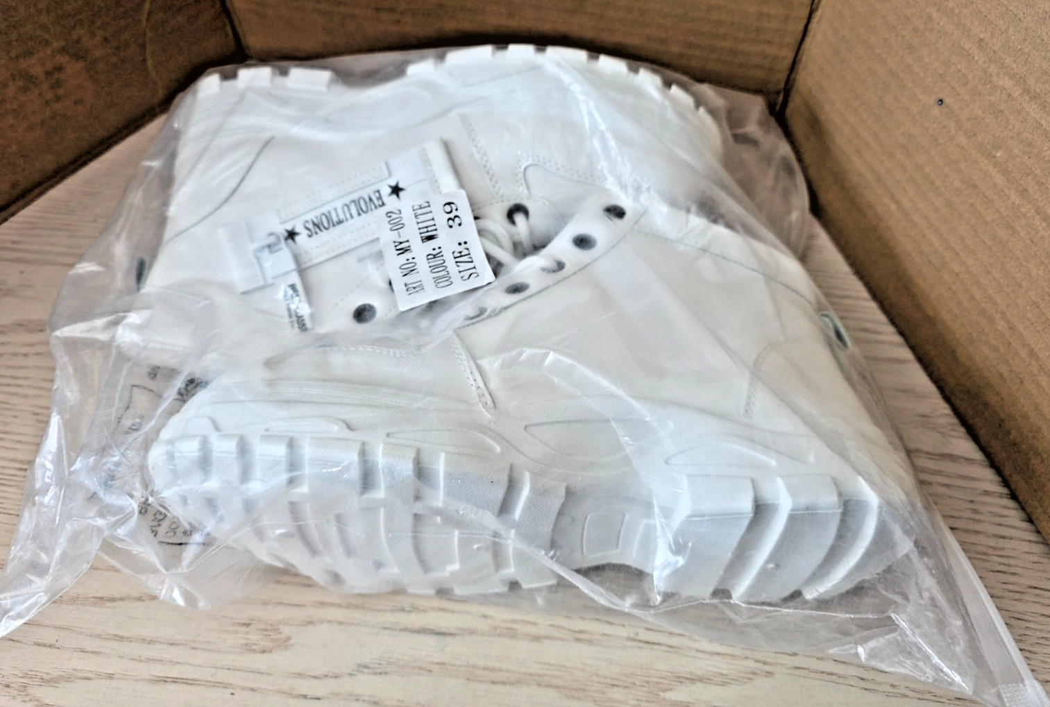 Evolutions Clothes Style Fashion New Women’s White Faux Fur Lined Boots Size 39