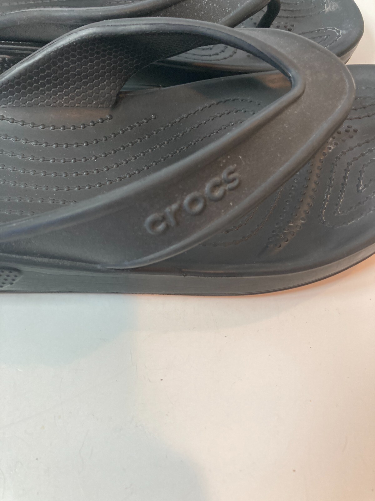 Crocs Baya Flip Flop Sandals Black Thong Slip On Mens 7 Women 9 EUC
