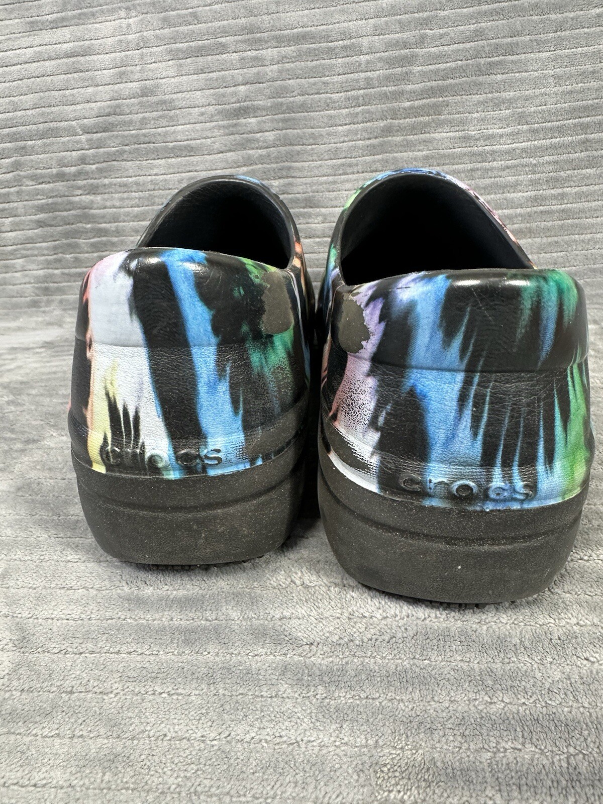 Crocs 10 Dual Comfort Neria Pro II Graphics Tie Dye Slip Resistant Nurse Clogs