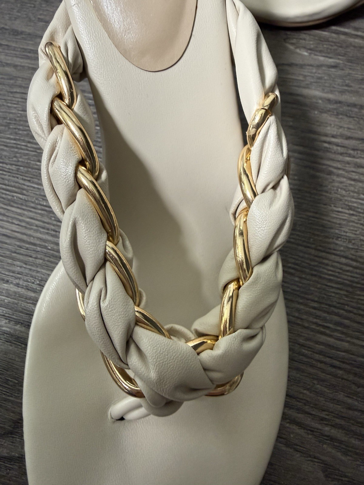 White House Black Market Cream Colored Heels With A Gold Chain Accent Size 6.5