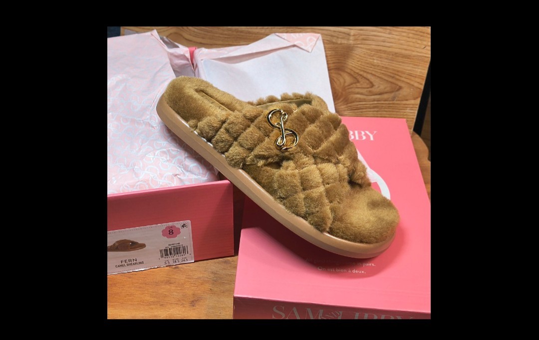 Sam and Libby size 8 Camel Shearling Women’s Crisscross Style Slippers «Fern»