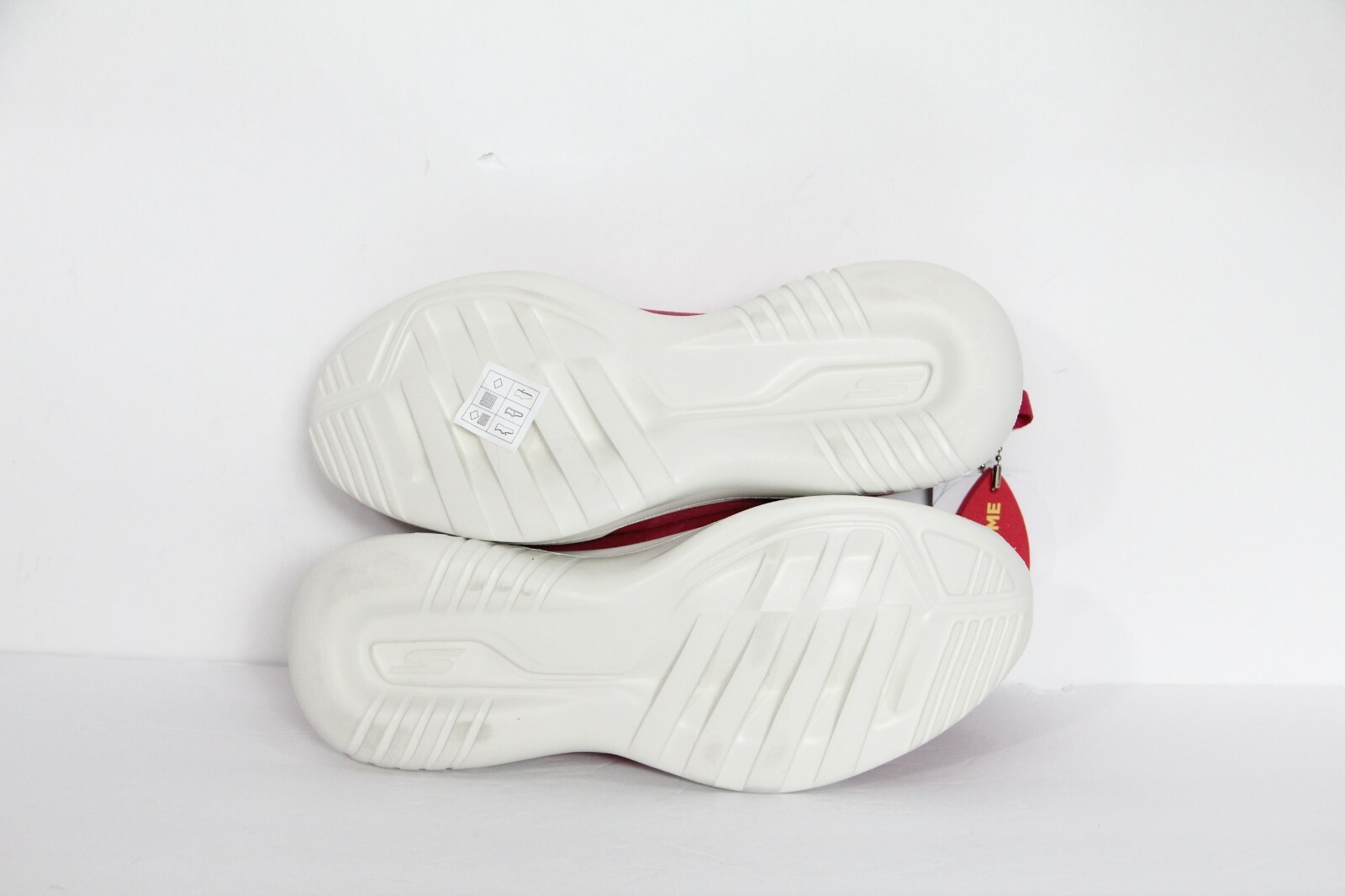 Skechers Sneakers sz 5 Women NEW GoRun Mojo walking Shoes casual travel walk