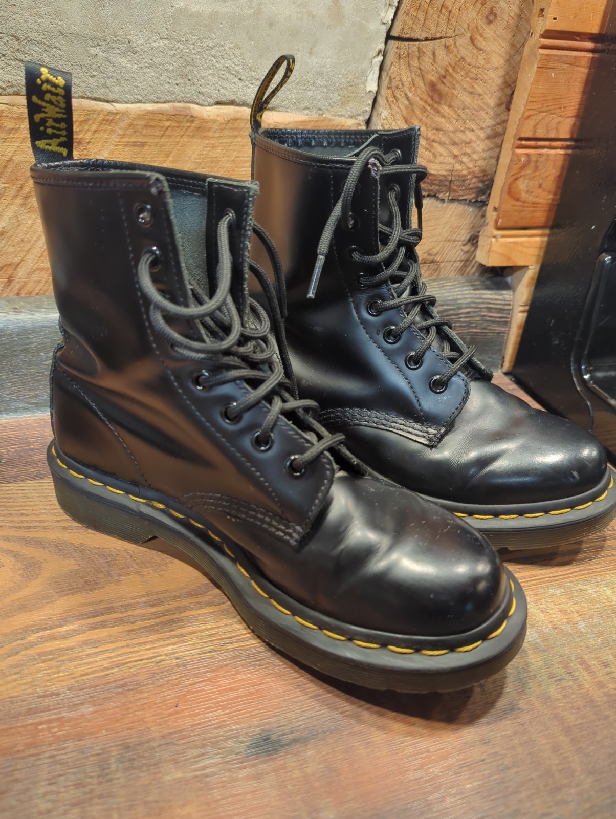 DR MARTENS Womens 1460 Smooth Black Leather Boots-Eight Eye Lace Up-US Sz 7