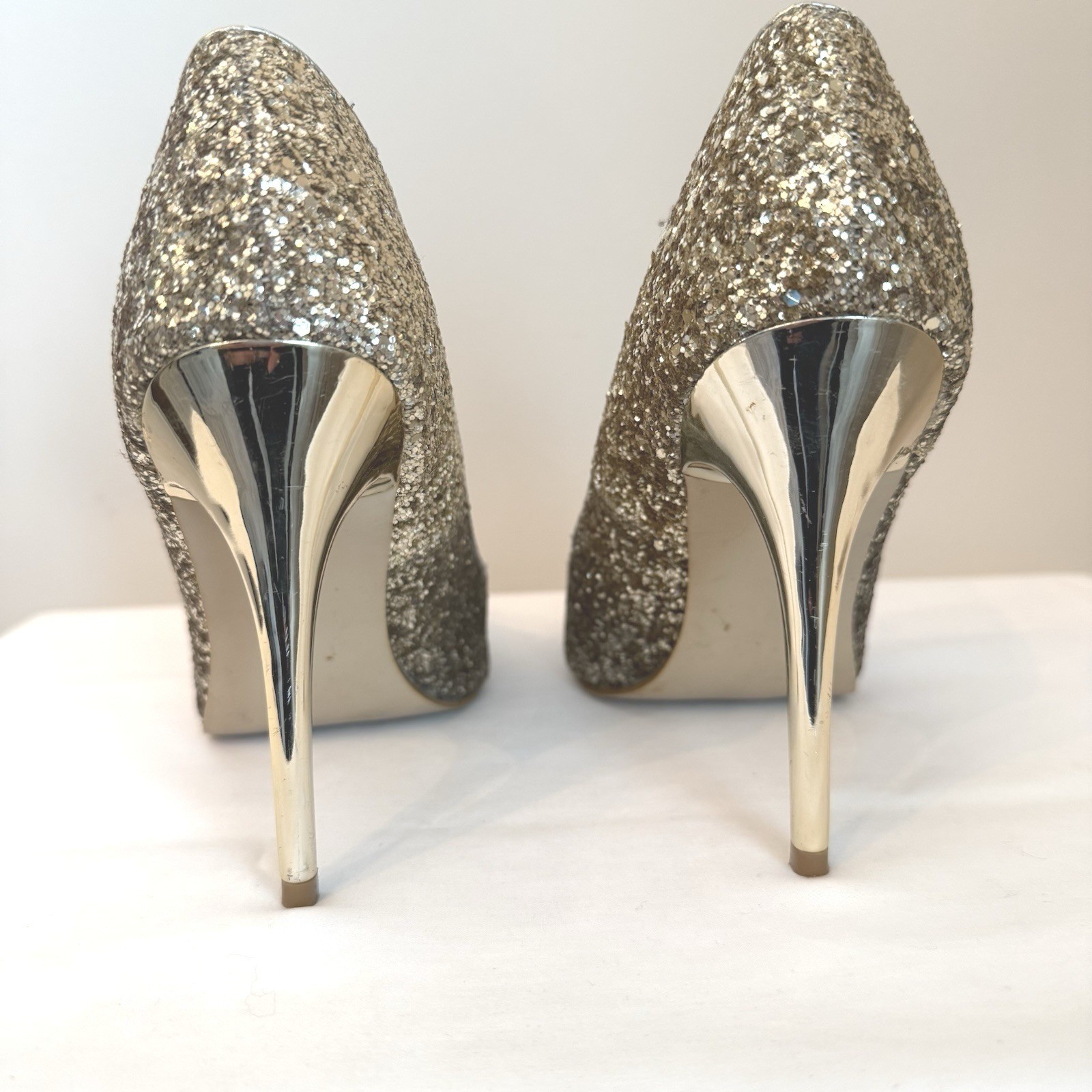 Madden Girl Gold Glitter Stilettos Shoes Sz 8 Med Width 4″ Gold Heel Good Cond