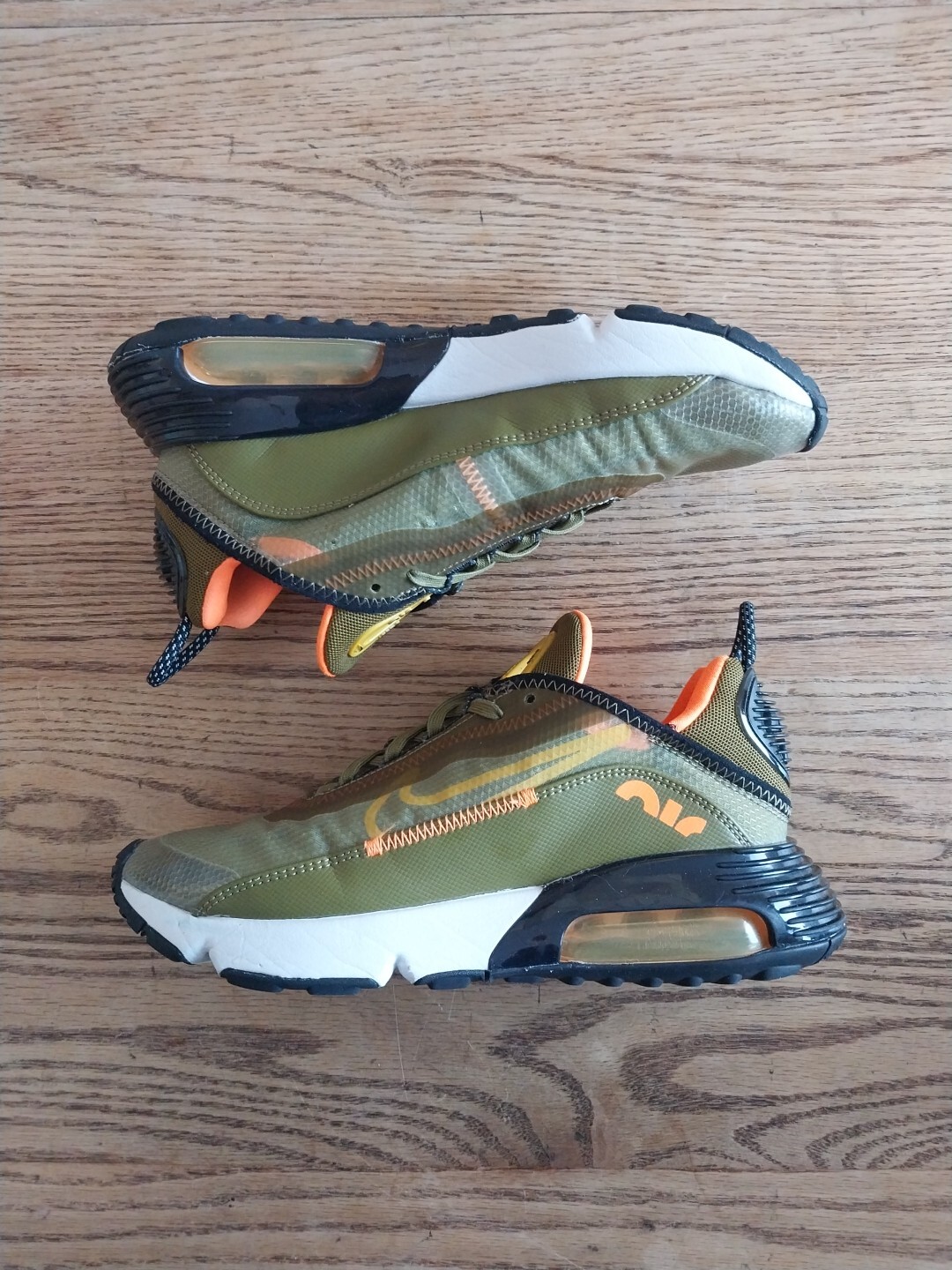 Nike Air Max 2090 Olive Flak University Gold Womens Size 6.5 Sneakers DC1875-300