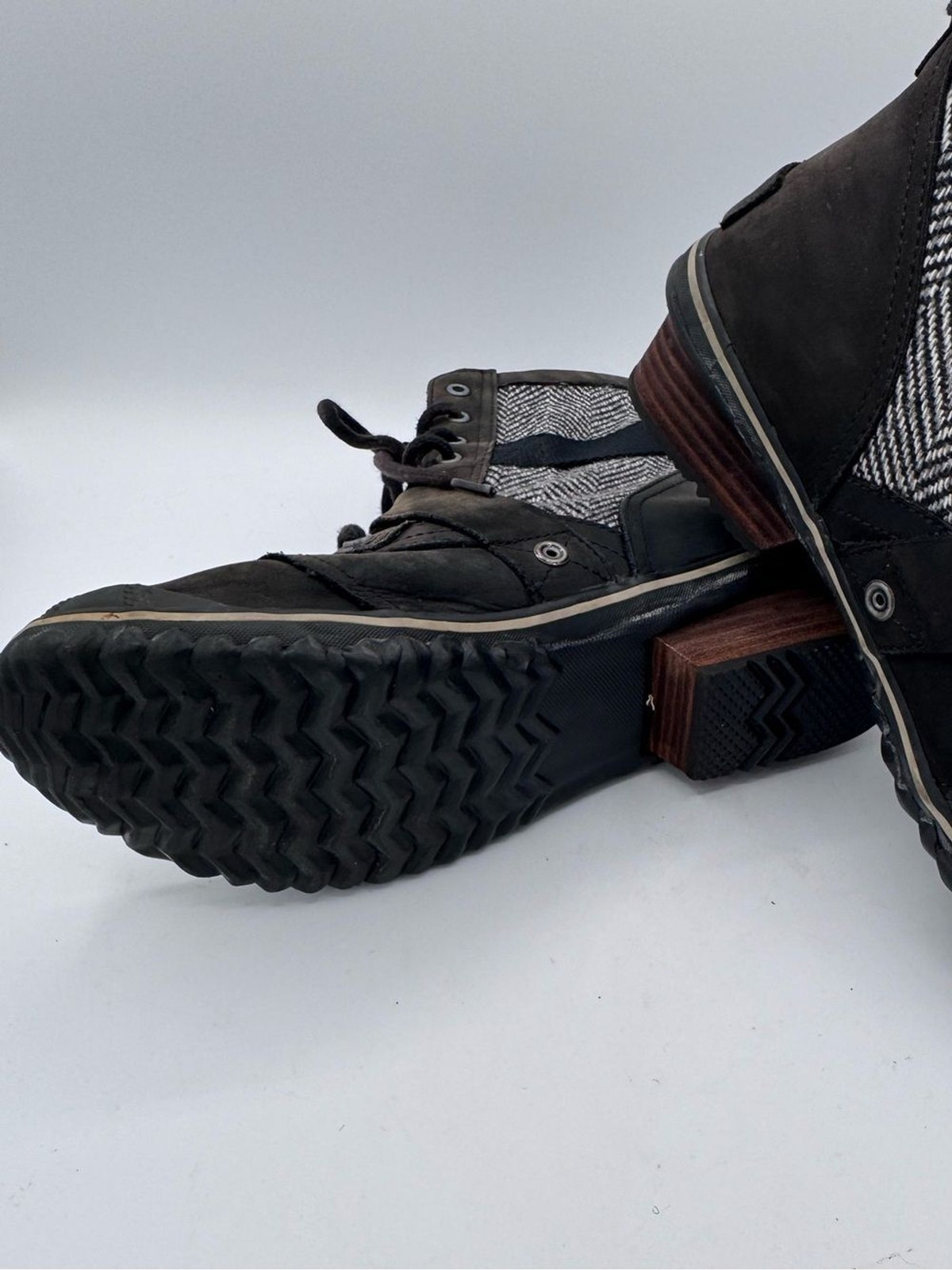 Sorel Brown Lace-Up Herringbone Boots