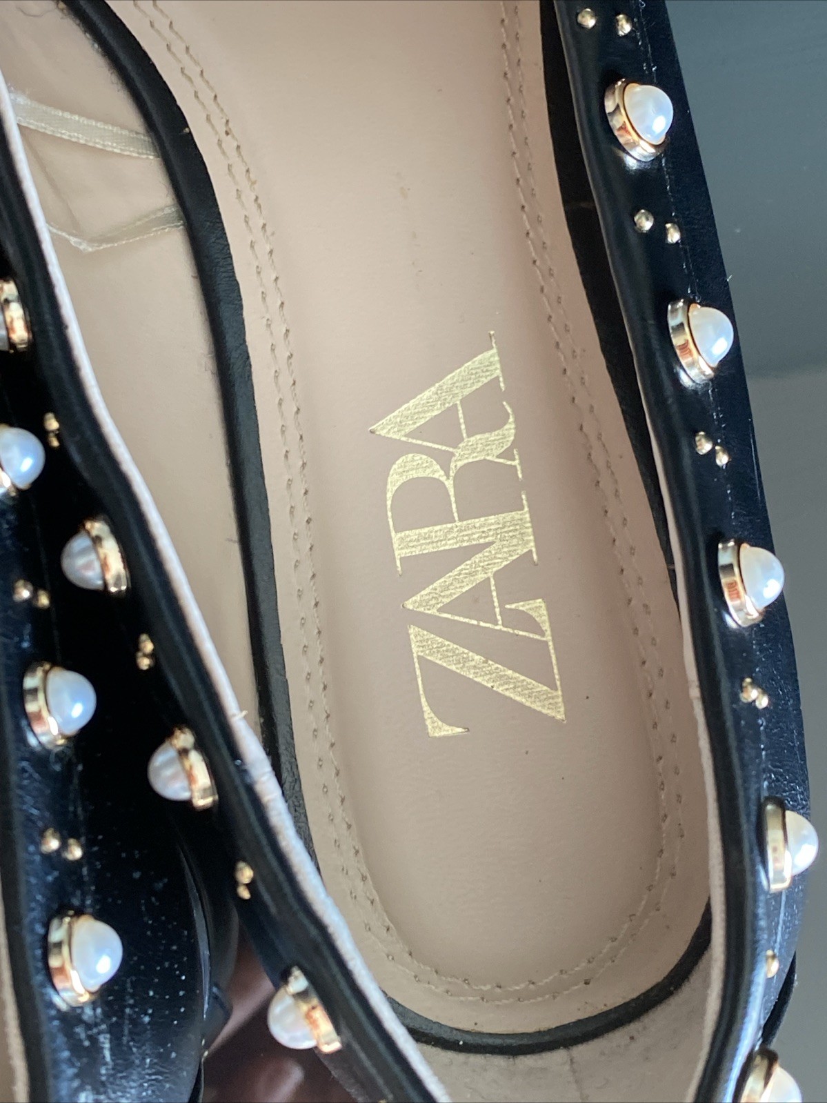 ZARA STUDDED PEARL LOAFERS FLATS LOAFERS SIZE 38 US 7 EUC