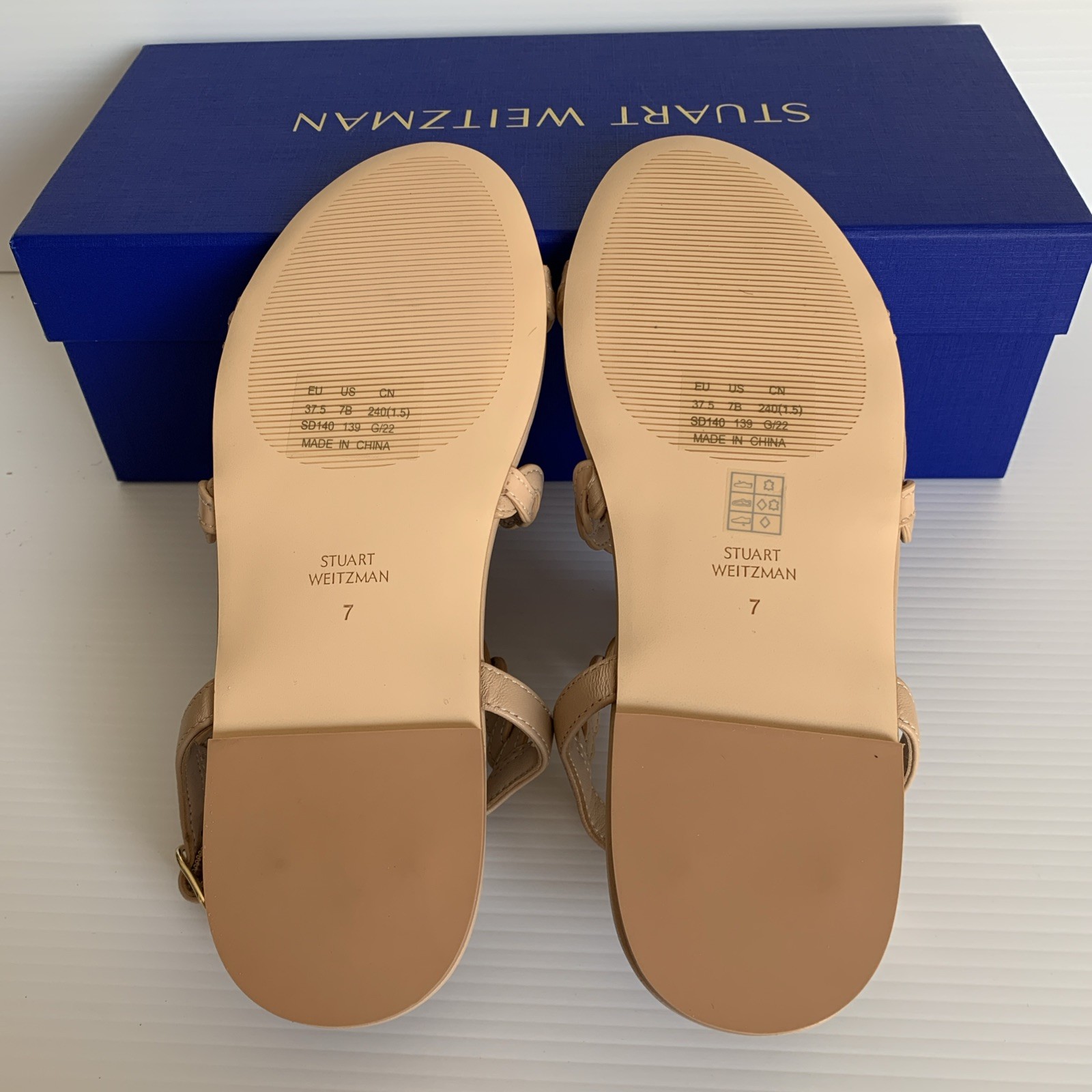 Womens Stuart Weitzman Sz 7M (37.5) Twistie Flat Sandal Golden Beige MSRP $425