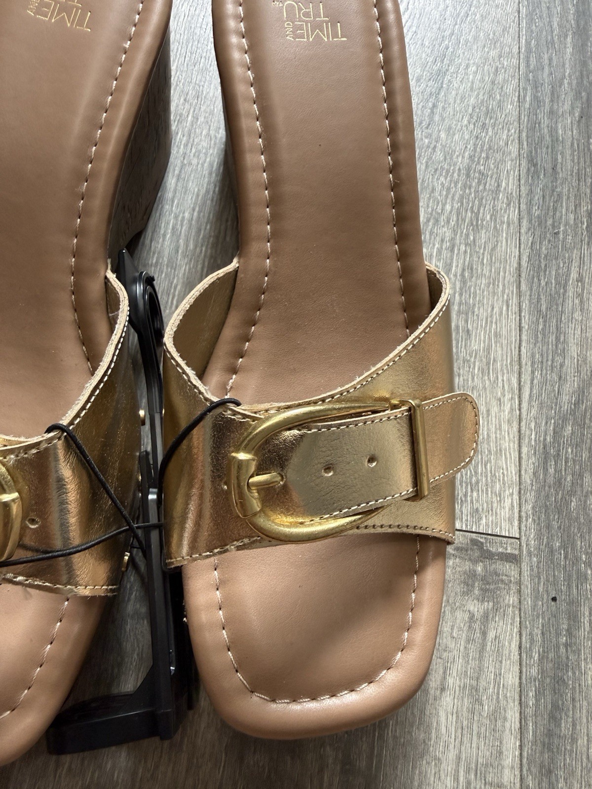 Time and Tru Women’s Gold Tan Studded Buckle Wedge Slide Sandals 8