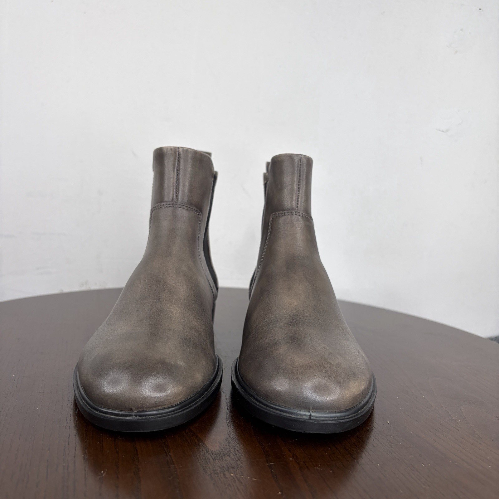 Ecco Touch 15 Boots Women’s 39 / 8 Gray Leather Comfort Chelsea Ankle Booties