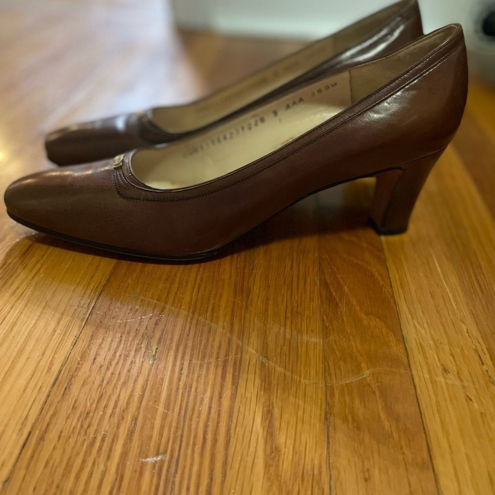 Salvatore Ferragamo brown low heel leather pumps size 9 AAA