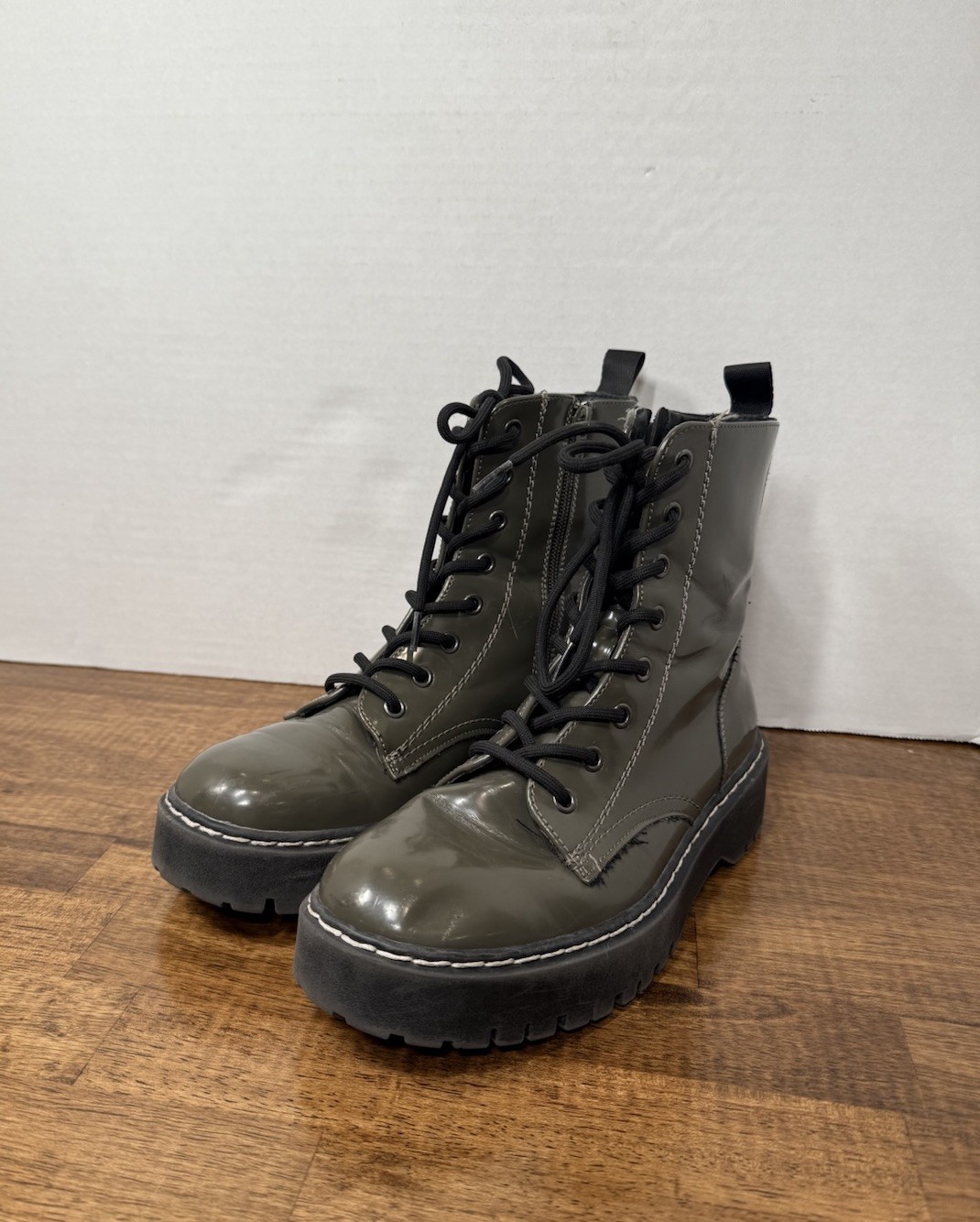 Sincerely Jules Women’s Army Green Boots Black Bottoms Size 7 1/2 Grunge Y2K