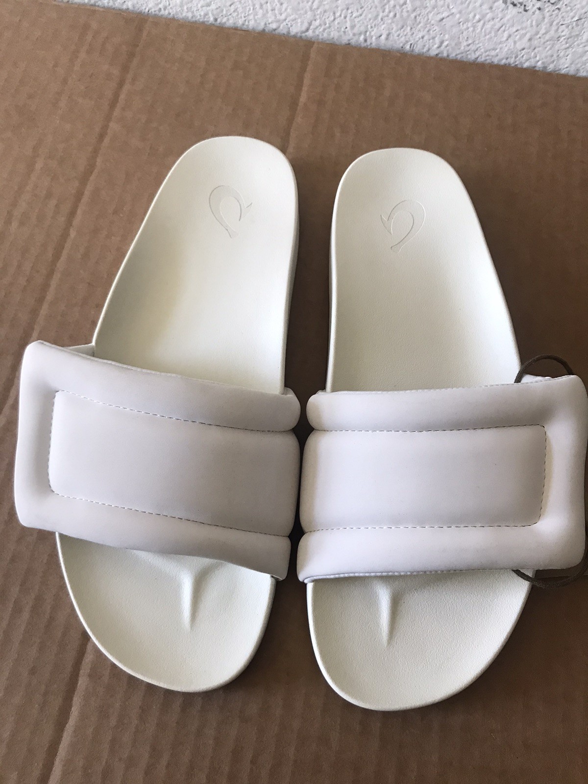WOMEN’S OLUKAI OFF WHITE SUNBEAM BEACH/POOL SUMMER SLIDE ON SANDALS SIZE 9 NWT