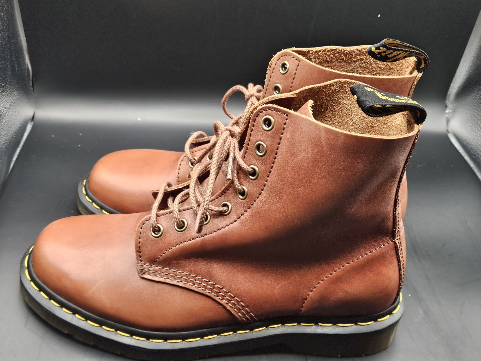Dr. Martens Size M9 / W10 / 31004 Unisex Leather Combat Boots Lace-Up Classic Do