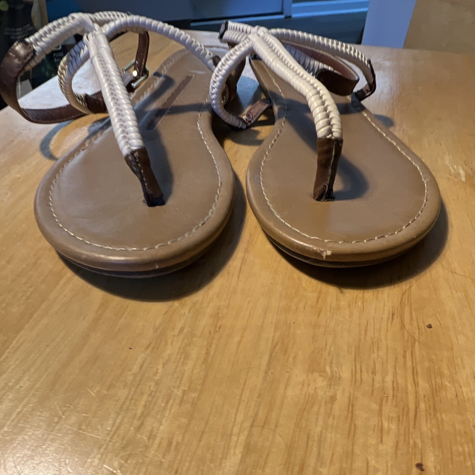 New Directions Women’s Brown/White Leather Thong Sandals Buckle Ankle Strap 8.5