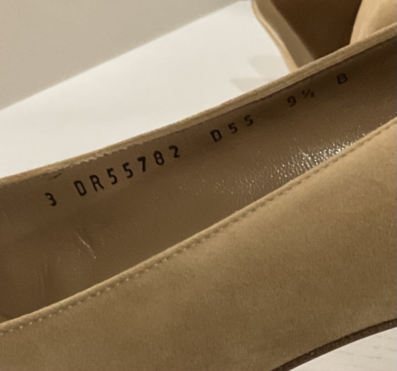 salvatore ferragamo women Camel Suede Pointed Toe Pumps Size 9