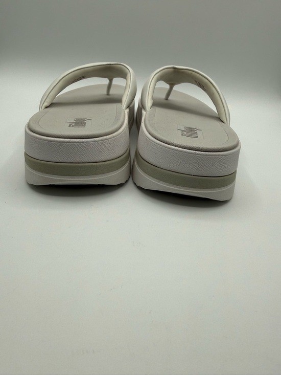 FitFlop Surf Leather Women’s White Platform Flip Flop Sandals Cushioned Comfort