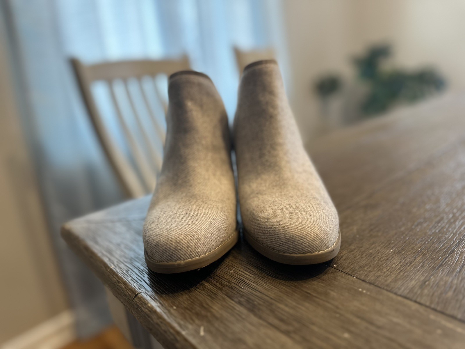Size 7.5 – TOMS Kaia – Natural Shimmer / Twill / Suede – Womens