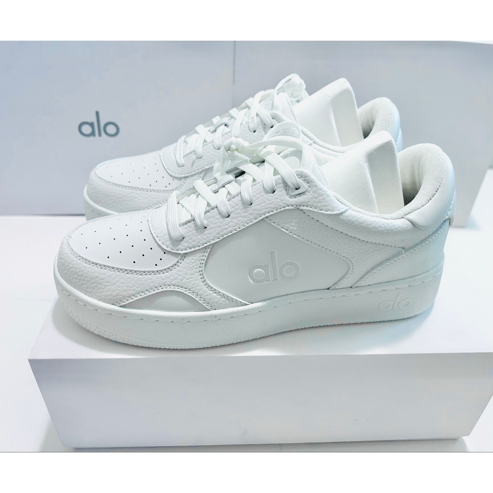 ALO Recovery Mode Sneaker. Women’s size 9/ Men’s Size 7.5 Natural White. NWT’s