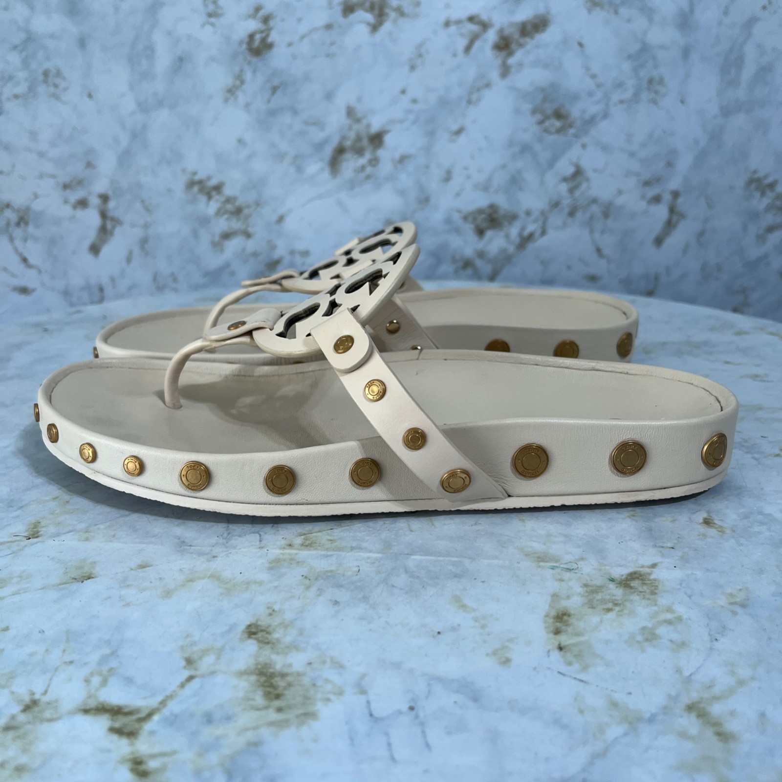 Tory Burch Miller Cloud Coin Womens Size 9M Shoes Beige Leather Flip Flop Sandal