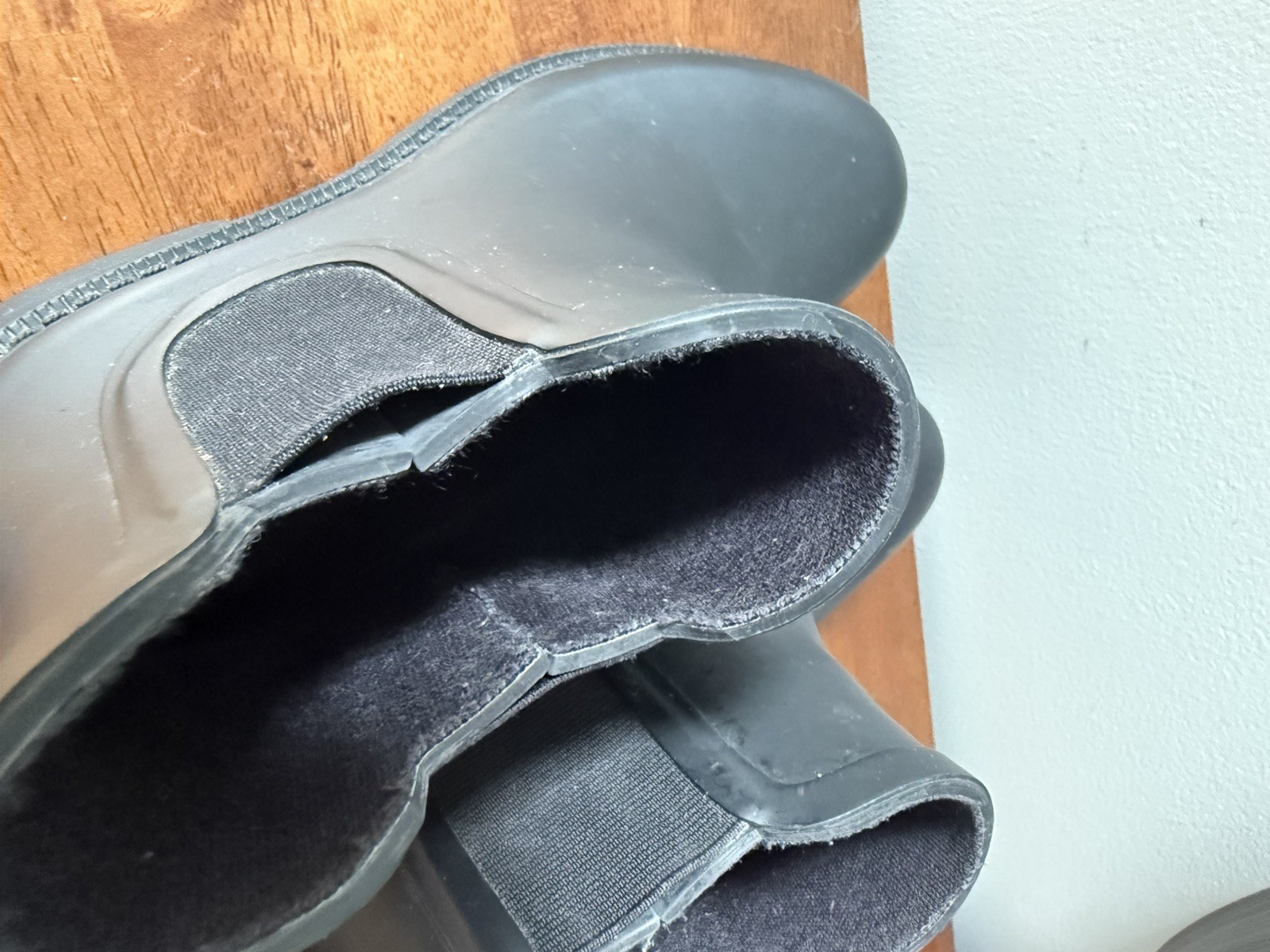 Madewell Black Rubber Chelsea Rain Boots Women’s 6 Waterproof Pull On Ankle.