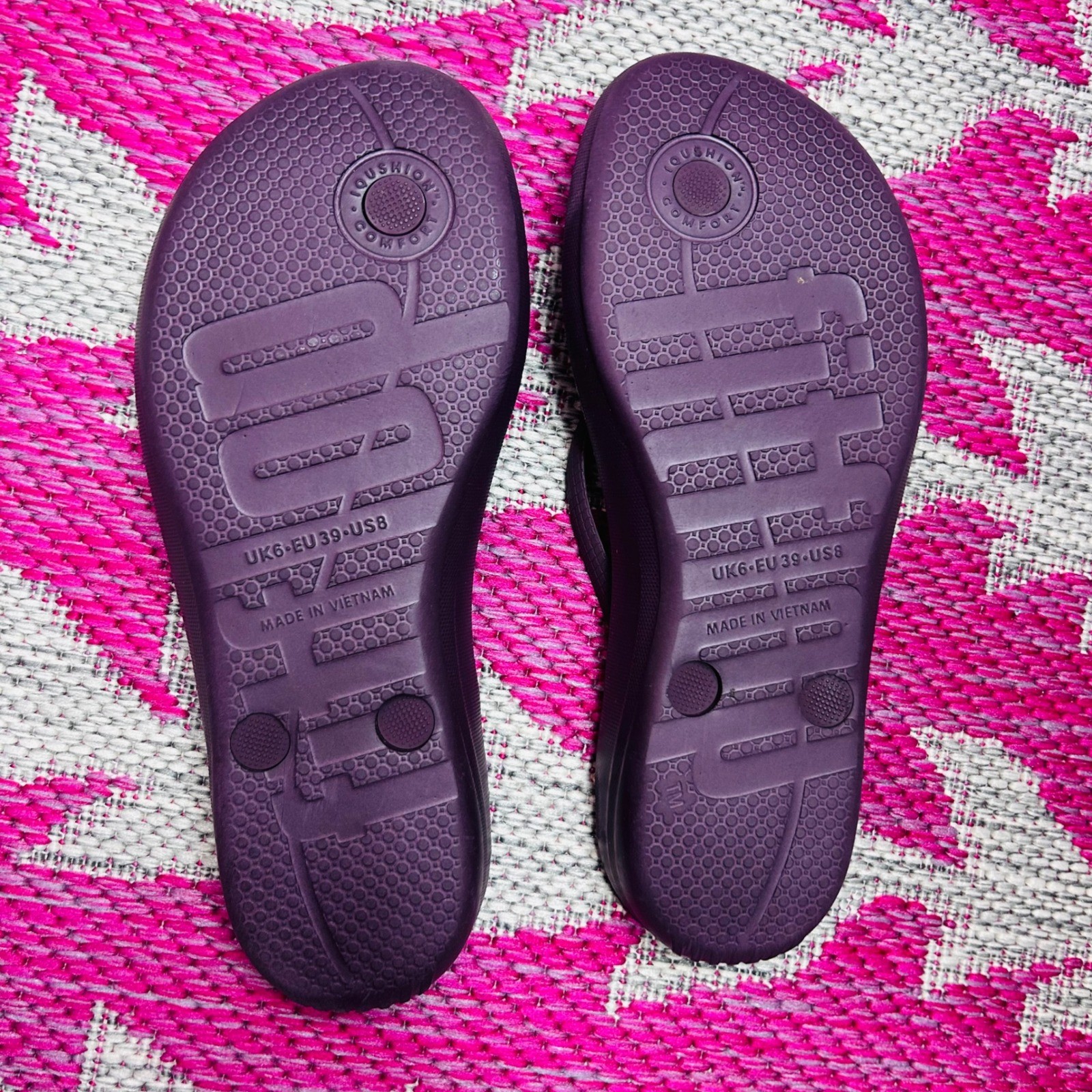 FitFlop iQushion Ergonomic Flip Flops Plum Purple Womens Size 8 Sandals Comfort