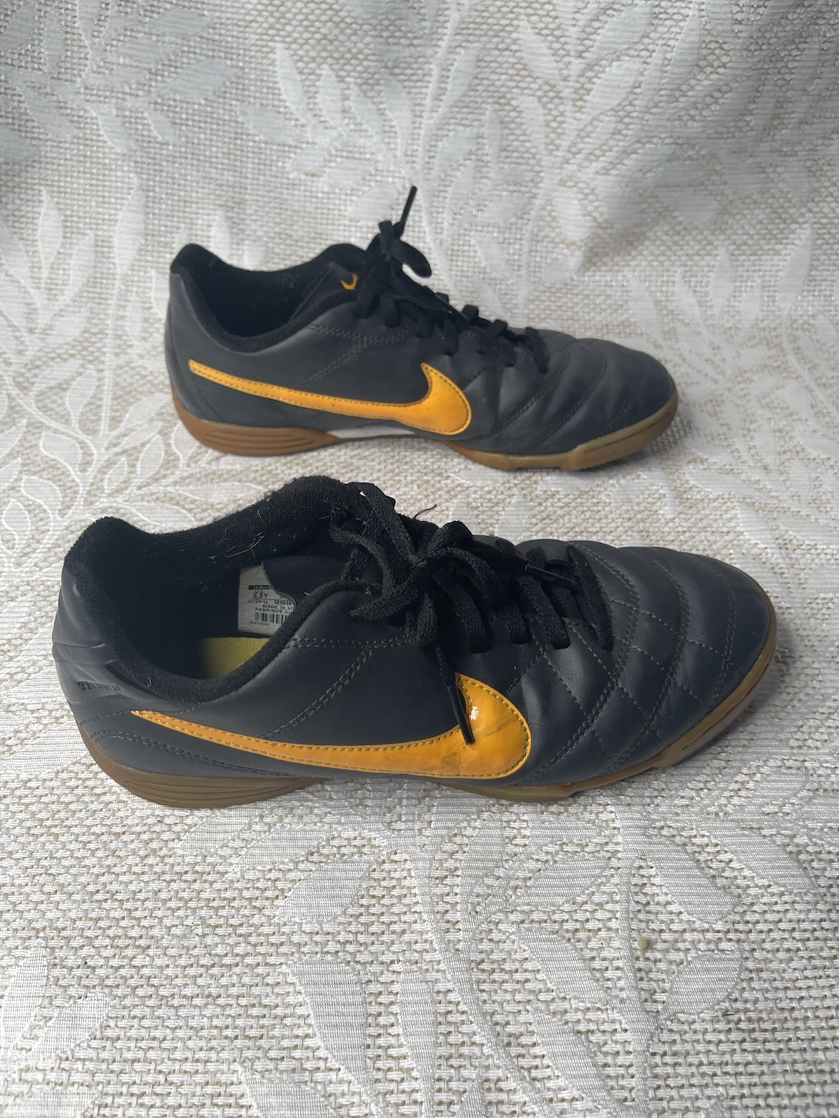 Nike kids Tiempo Size 5.5 Youth Shoes Indoor Soccer Sneaker Black Orange