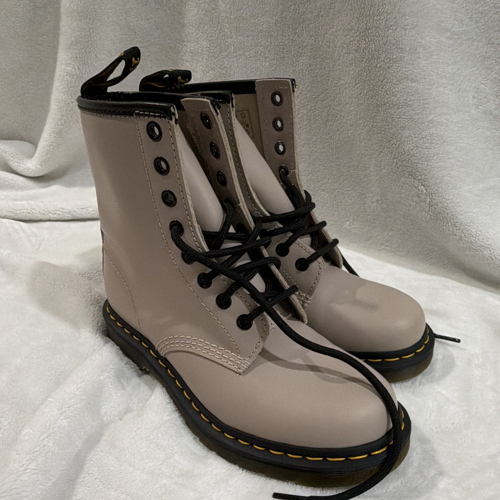 Dr. Martens 31008 Women’s Beige Leather Lace-Up Combat Ankle Boots US 6 EU 37