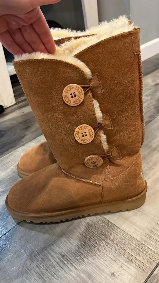UGG Australia Bailey Button Triplet Tall Boots Women Size 8 (discontinued Item)