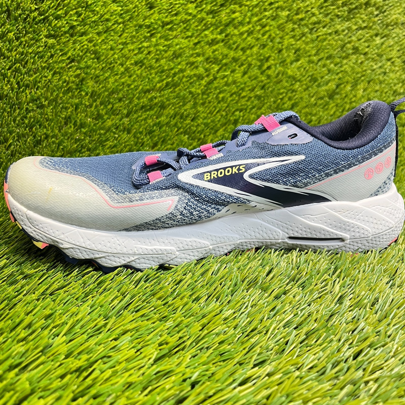 Brooks Cascadia 18 Womens Size 9 Blue Gray Pink Athletic Running Shoes Sneakers