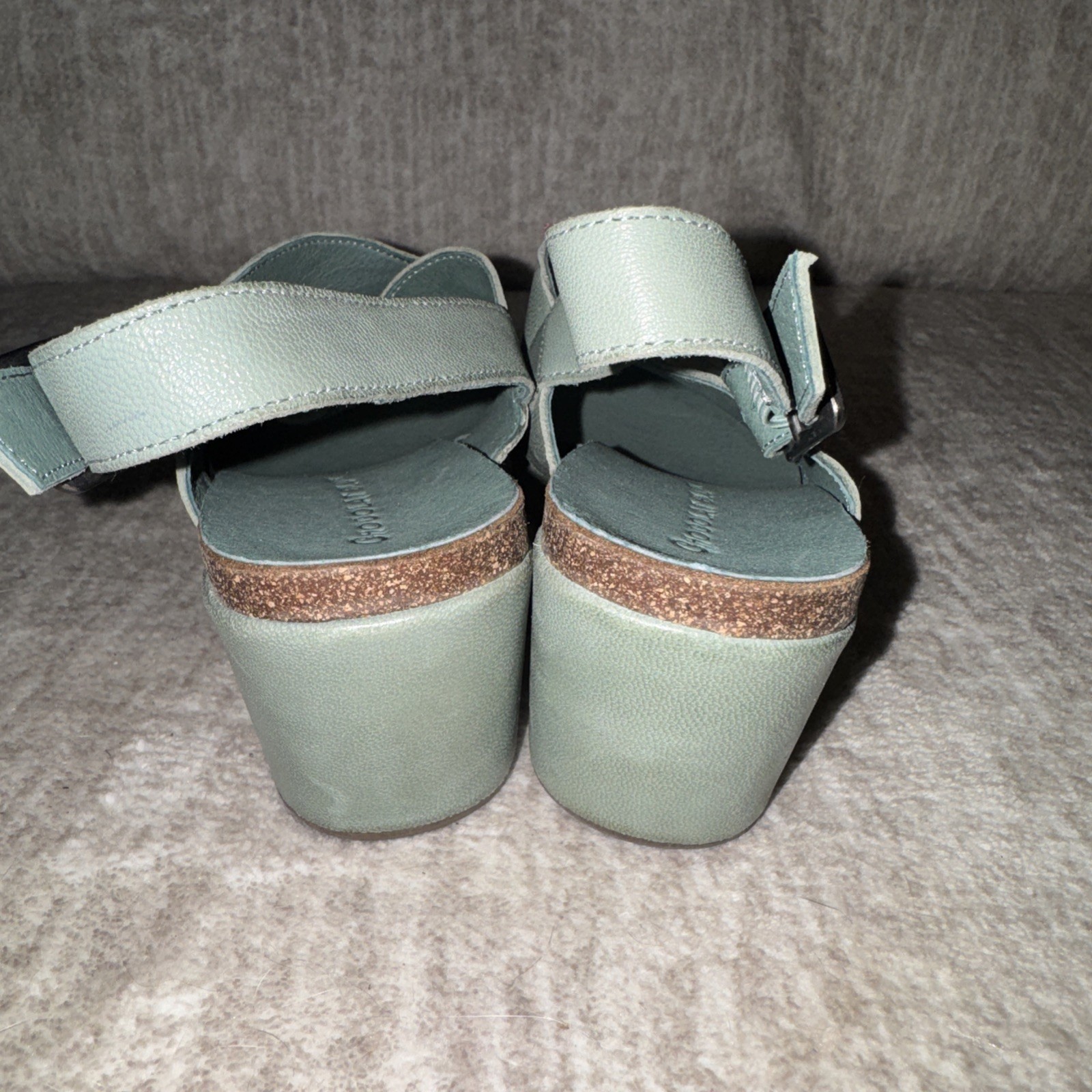 Chocolat Blu Sz 6 olive green platform Criss Cross straps Covered heel