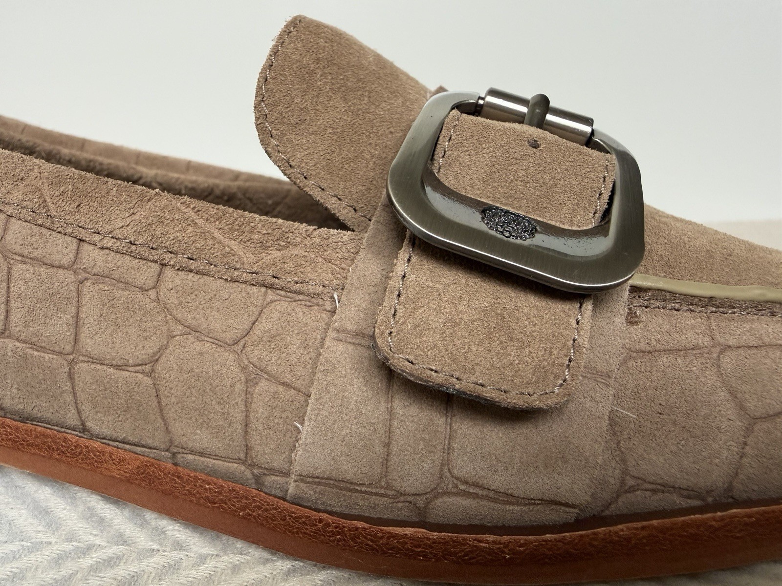 Vince Camuto VC-CENKANDA Taupe Crocodile Buckle Women’s Leather Loafers Size 11