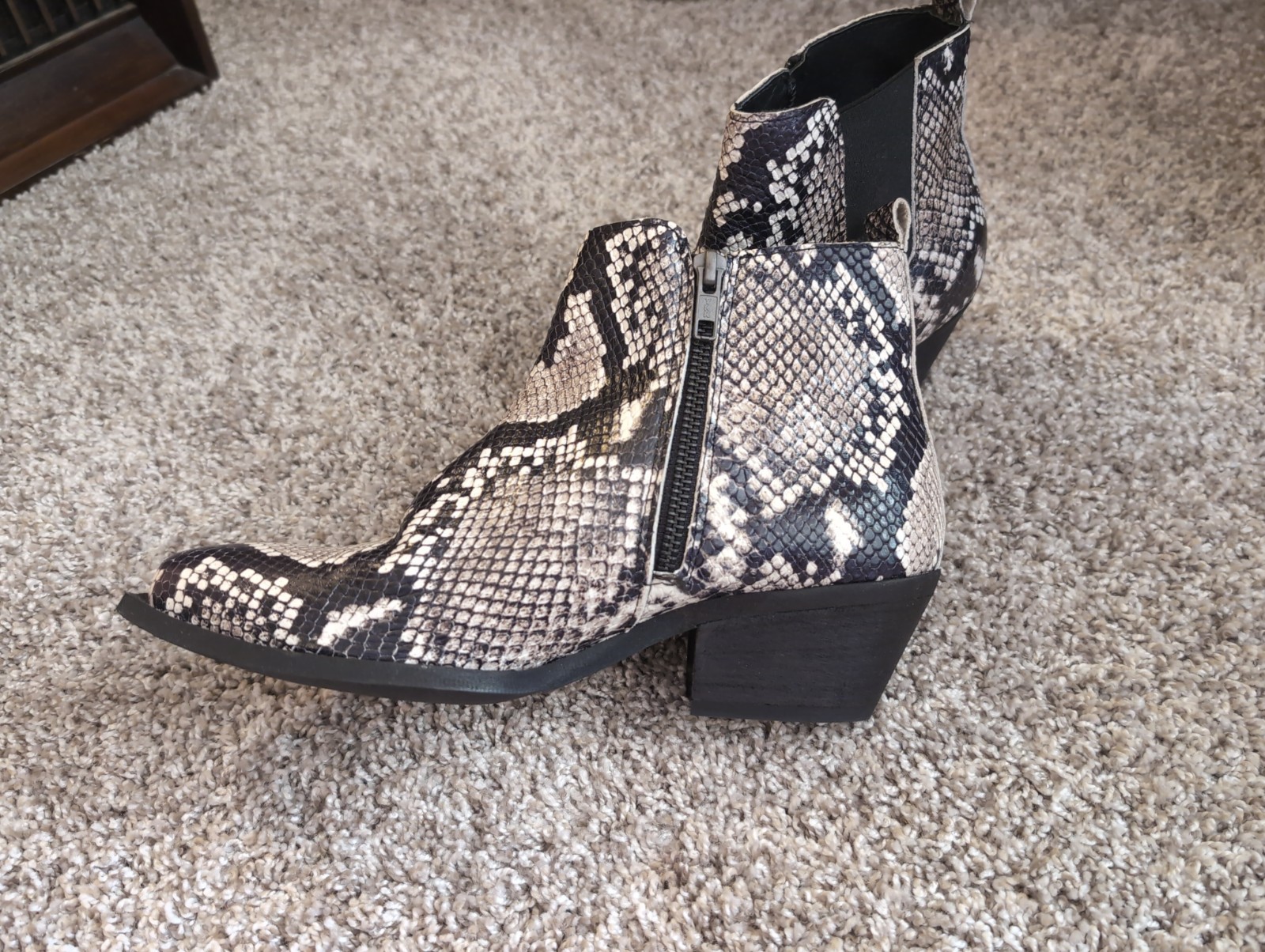 Beautiful Loretta Pettinri Woven Leather Snake Skin Ankle Boots Size 8