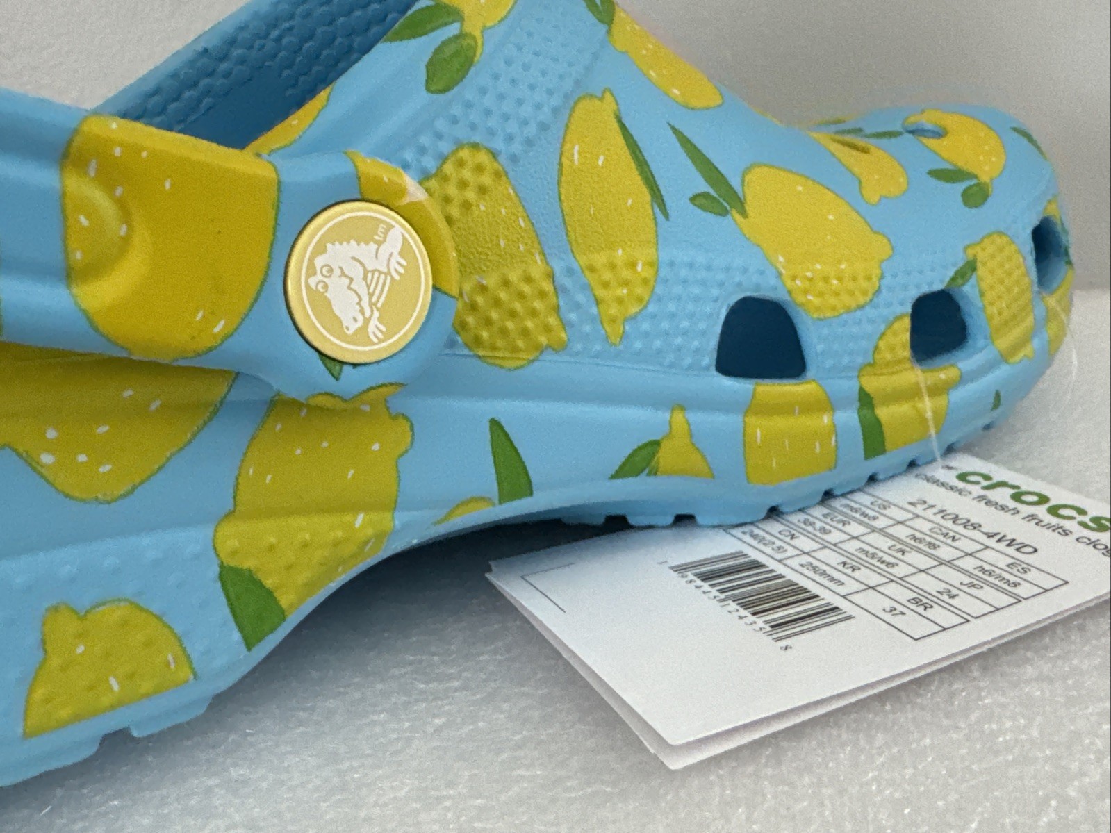 Crocs Classic Fresh Fruits Clog Lemons Womens 8 Blue / Yellow / Tinted Glass