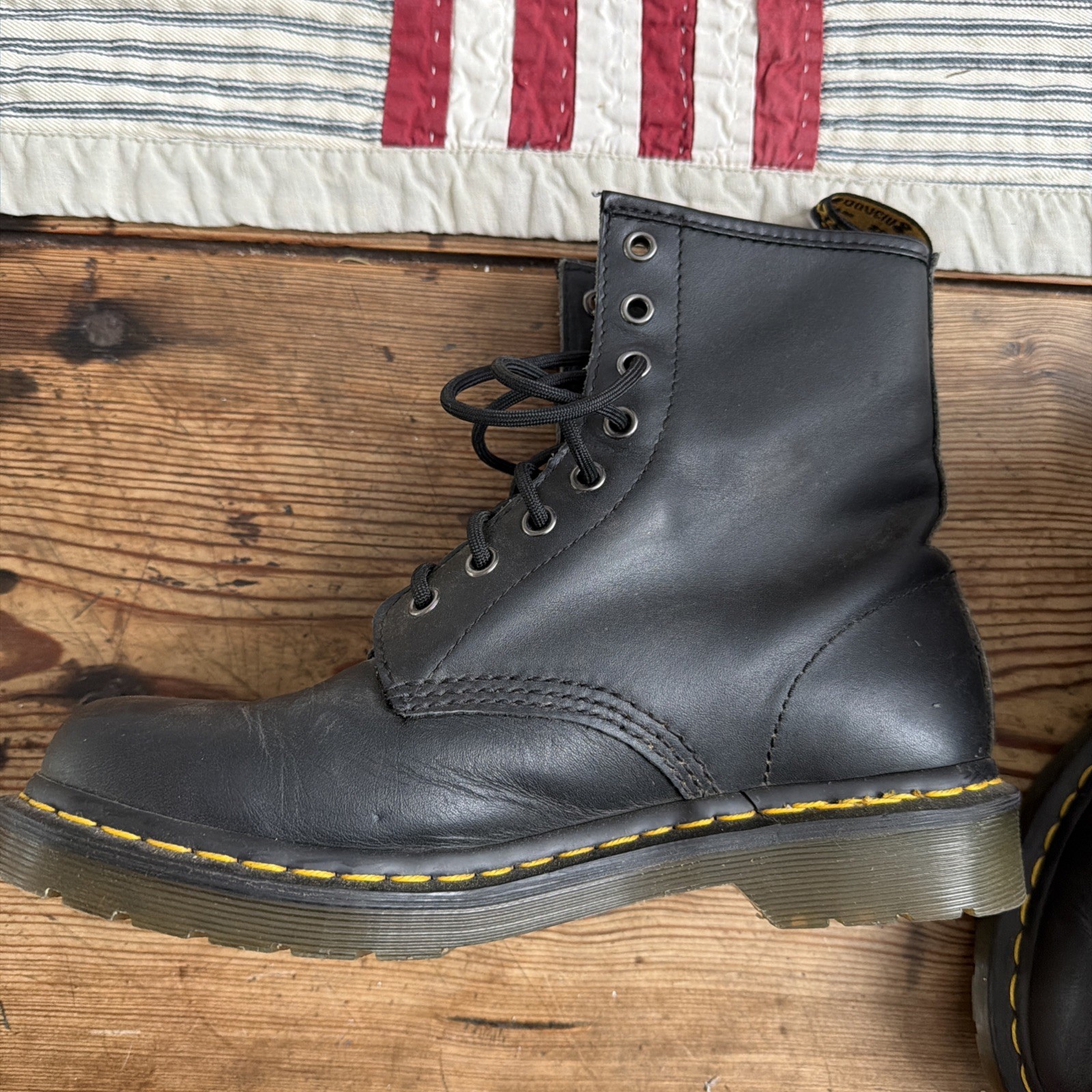Dr Martens original Women’s Size 8 Black Smooth Leather Lace Up Boots Doc