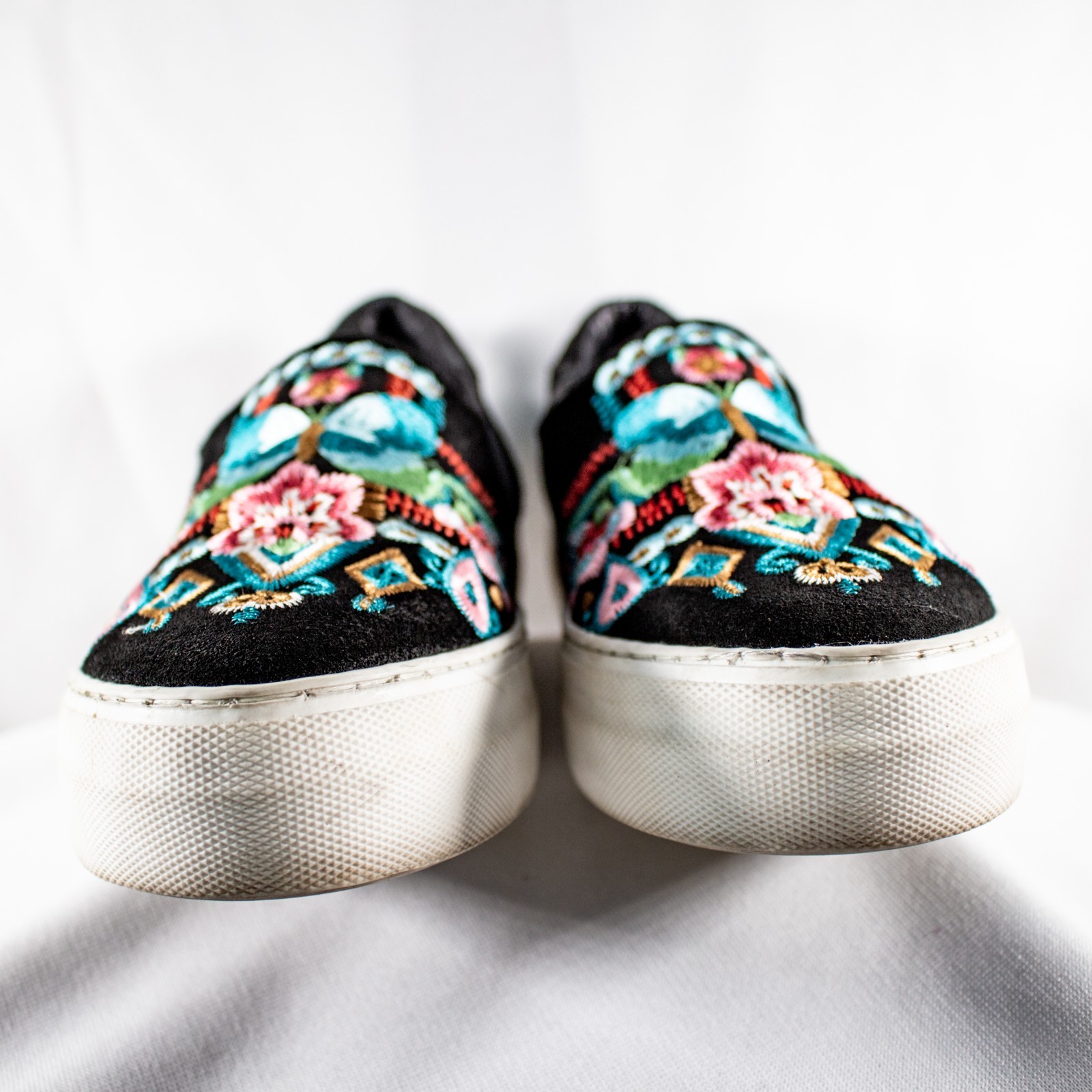 JOHNNY WAS Multicolor Floral Butterfly Embroidered Women Sneaker Shoes Size 8