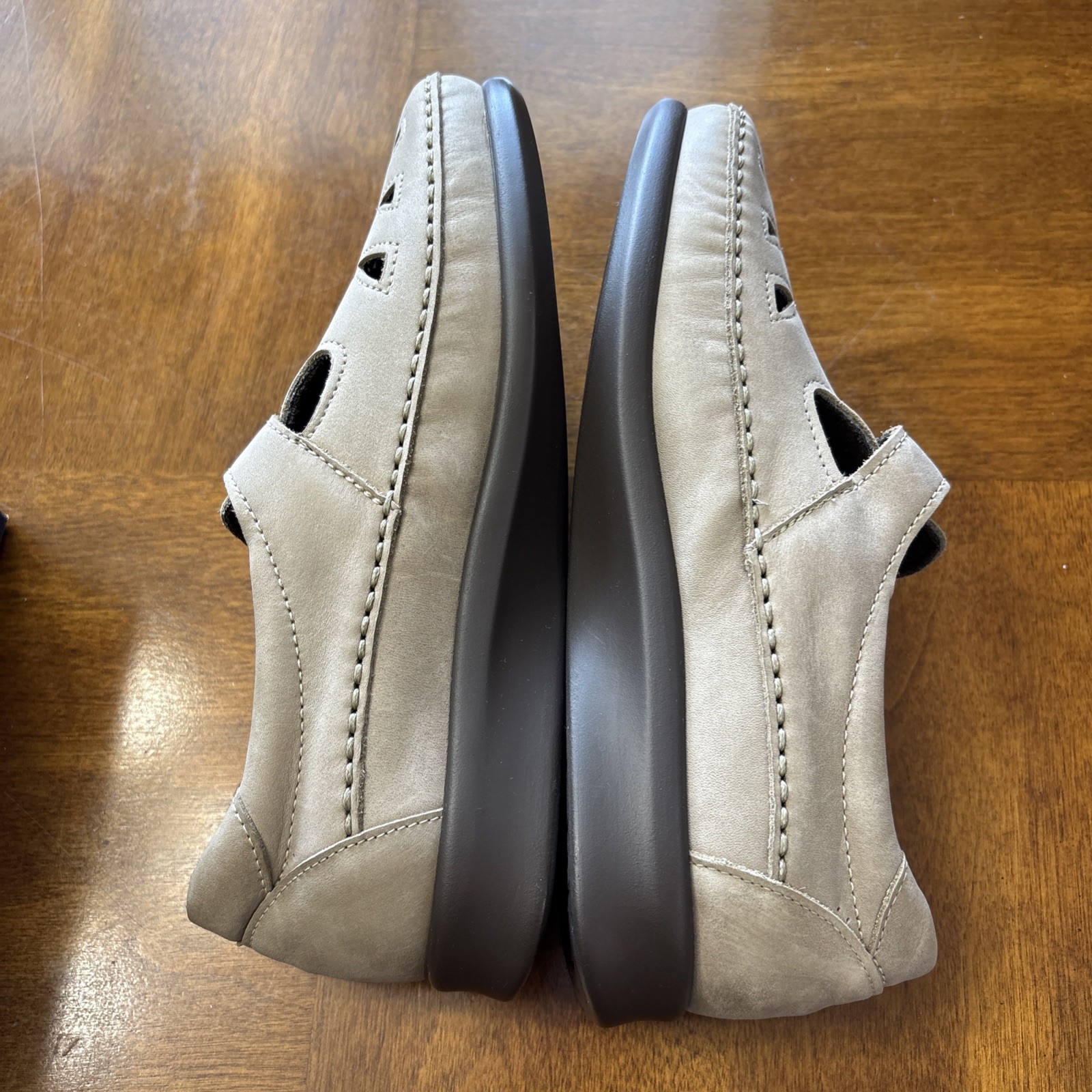 NEW SAS Roamer Sage (Beige) Leather Slip On Loafers W/ Strap & Cut-Outs 7WW