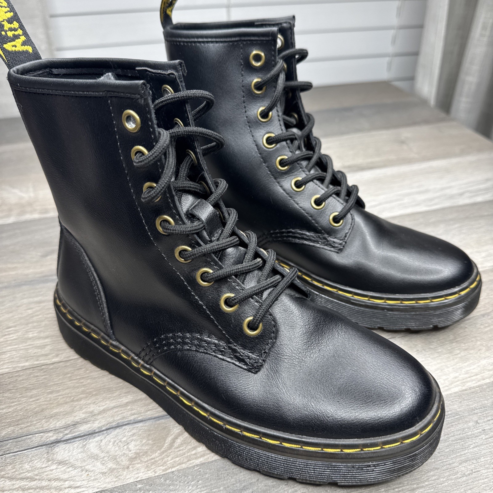 Dr. Martens 1460 Women’s Original Smooth Leather Lace Up Boots – Black, Size 6W